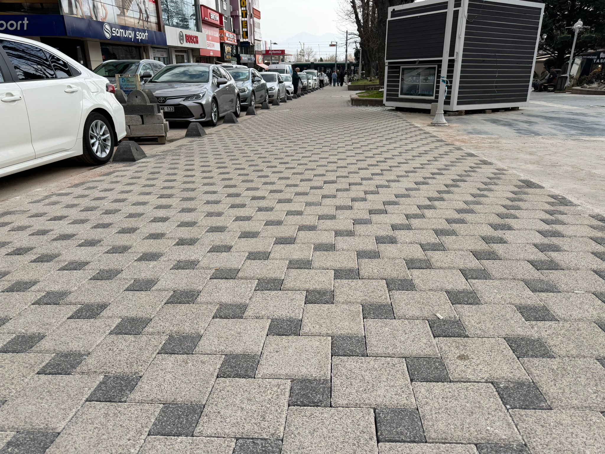 Fevziye Parkı’nda estetik kaldırım düzenlemesi (9)