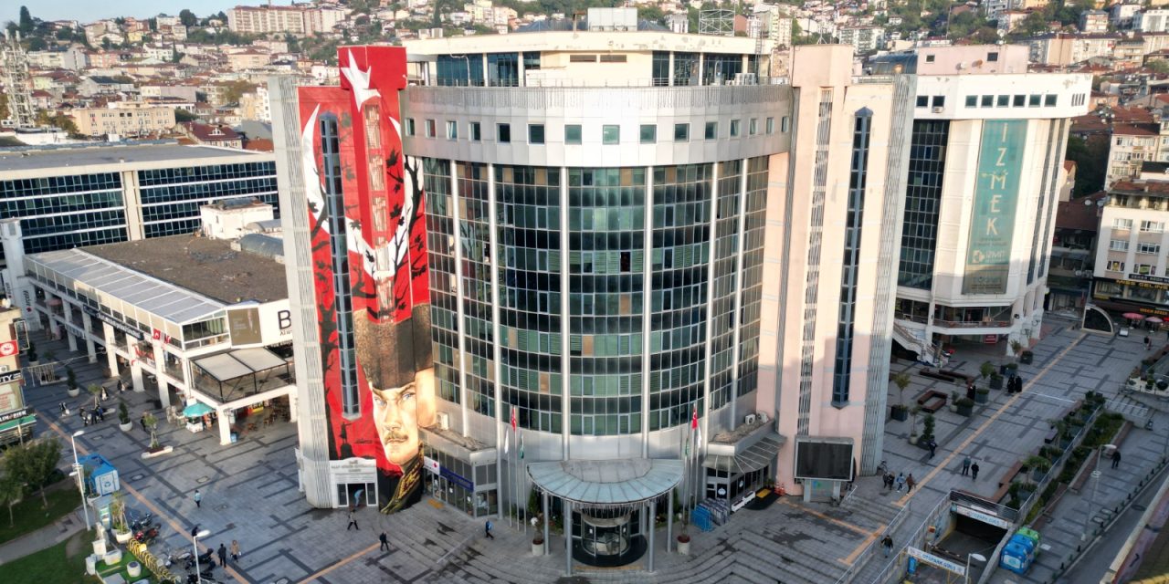 İZMİT BELEDİYESİNDEN BAYRAM ÖNCESİ ESNAFA MÜJDE
