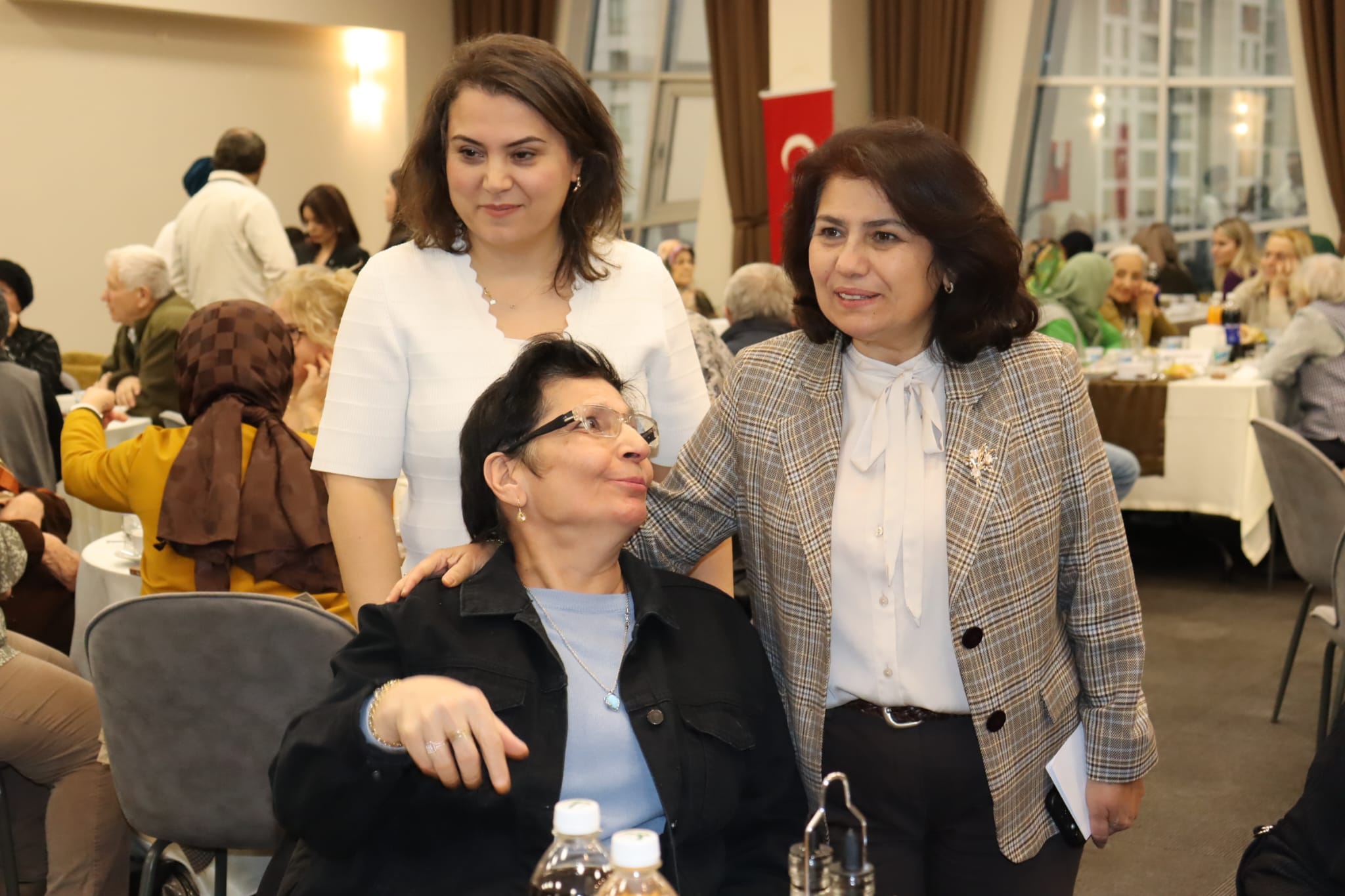 Izmit Belediyesi Asirlik Çinarlarla iftar sofrasinda bulustu (4) Izmit Belediyesi Asirlik Çinarlarla iftar sofrasinda bulustu (4)