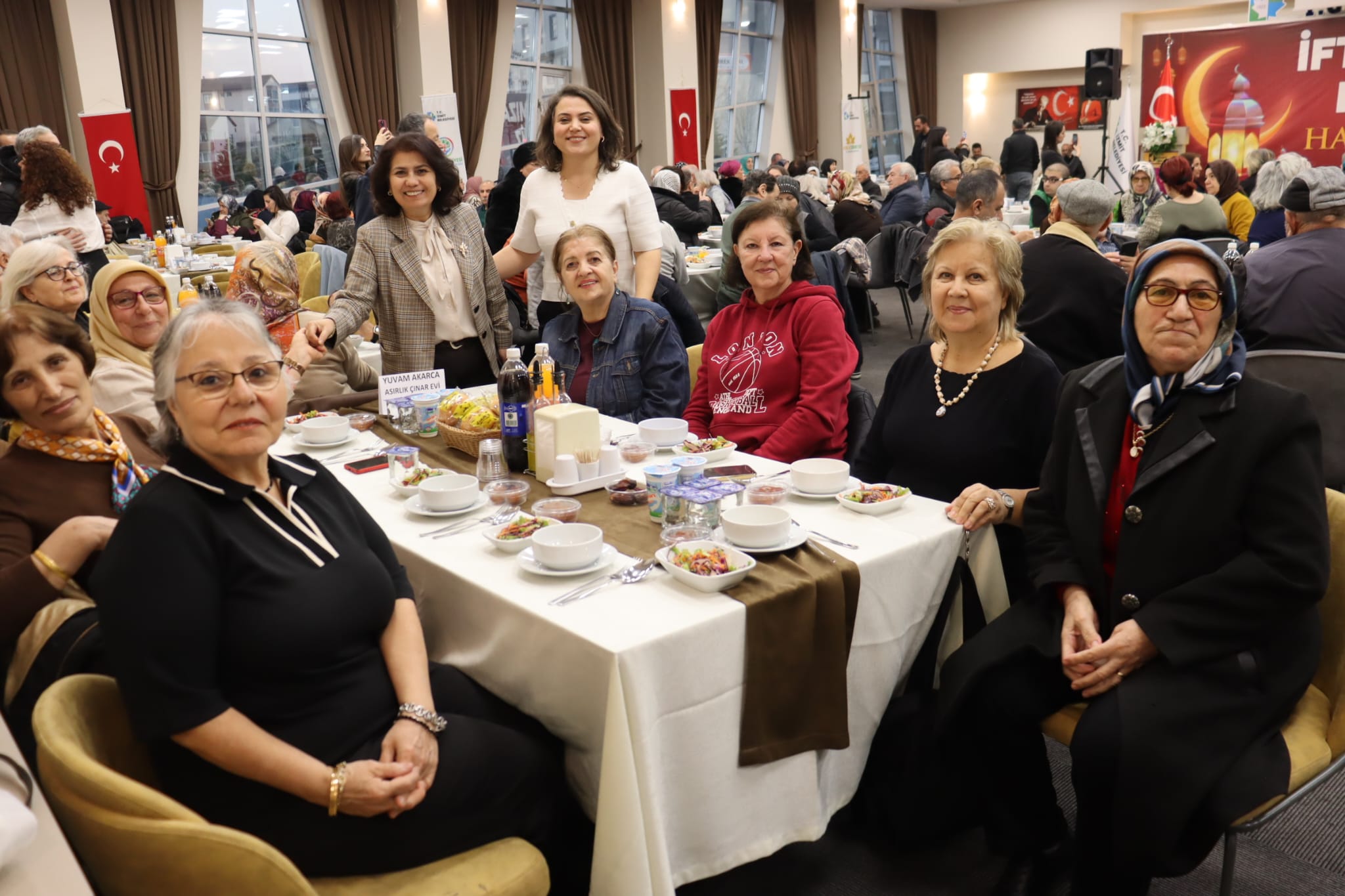 Izmit Belediyesi Asirlik Çinarlarla iftar sofrasinda bulustu (8) Izmit Belediyesi Asirlik Çinarlarla iftar sofrasinda bulustu (8)