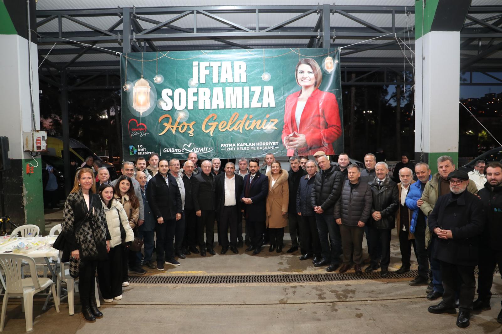 İzmit Belediyesi Ramazan sofrasını bu kez Doğu Kışla’da kurdu (1)