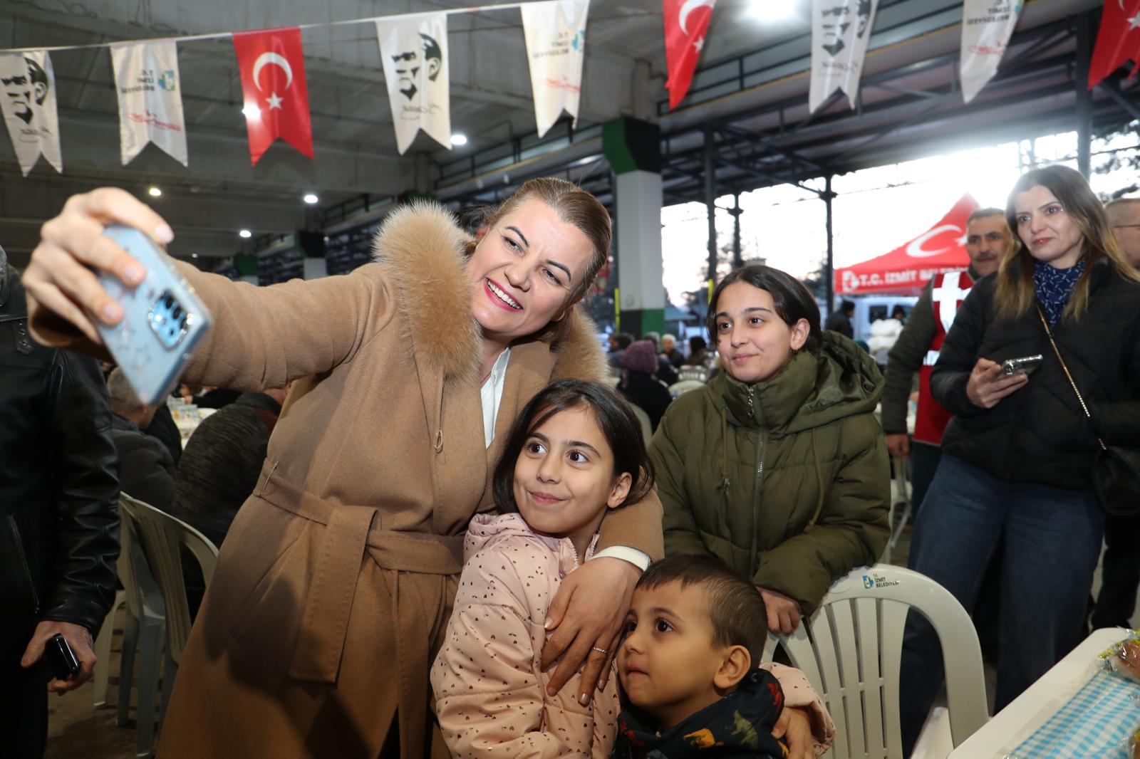 İzmit Belediyesi Ramazan sofrasını bu kez Doğu Kışla’da kurdu (4)