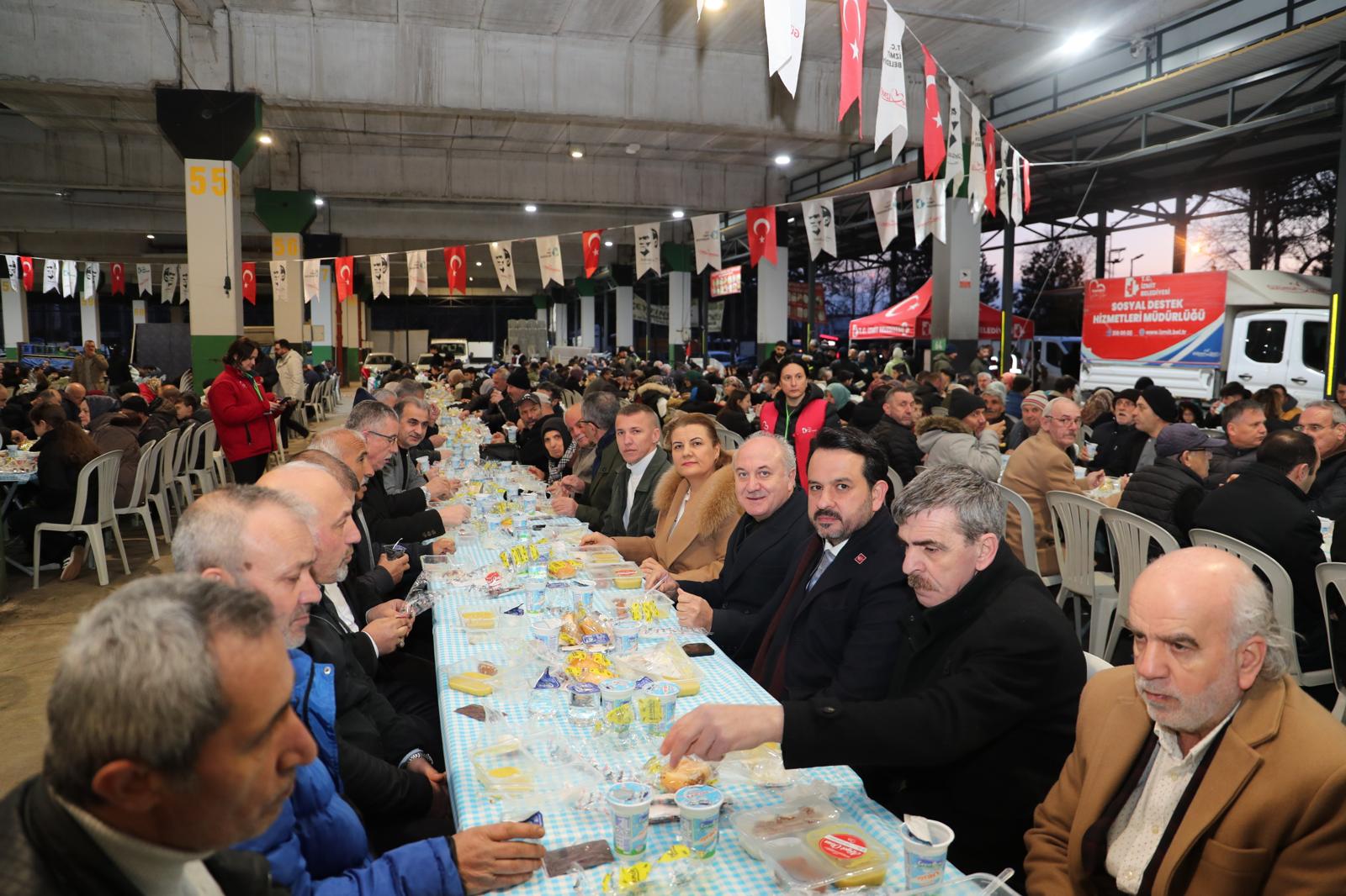 İzmit Belediyesi Ramazan sofrasını bu kez Doğu Kışla’da kurdu (5)