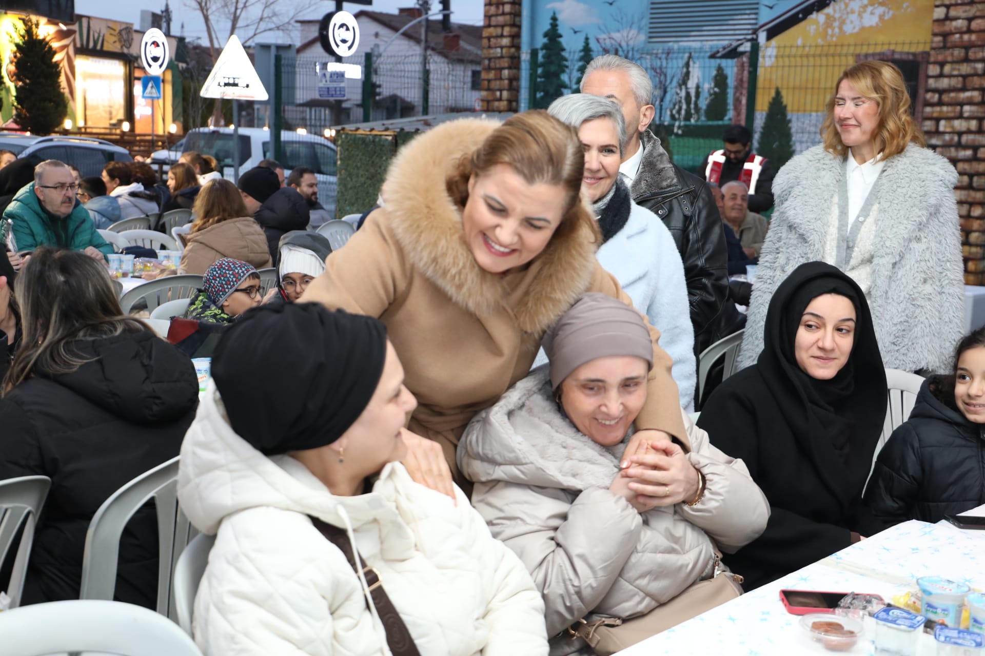 İzmit Belediyesi, iftar sofrasını bu kez Yahya Kaptan’da kurdu (10)