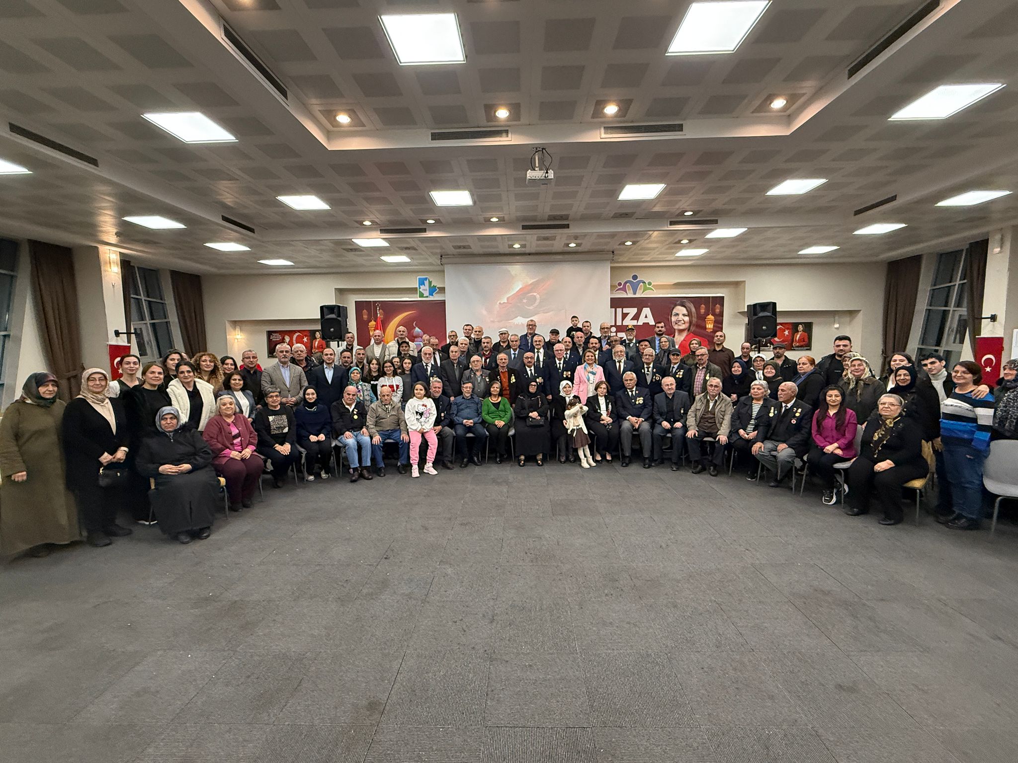 Izmit Belediyesi, sehit aileleri ve gazilerle iftar sofrasinda bulustu (1) Izmit Belediyesi, sehit aileleri ve gazilerle iftar sofrasinda bulustu (1)