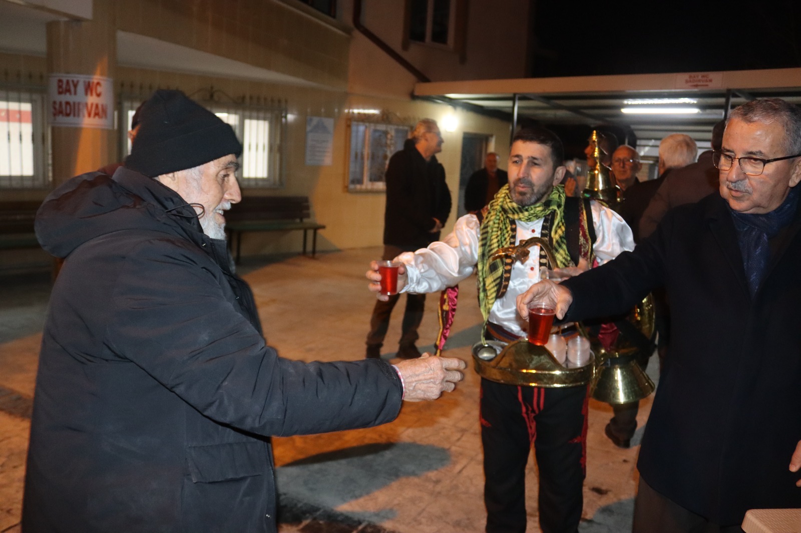 Izmit Belediyesinden Alikahya'da teravih ikrami2 (2) Izmit Belediyesinden Alikahya'da teravih ikrami2 (2)