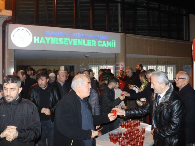 İZMİT BELEDİYESİNDEN ALİKAHYA’DA TERAVİH İKRAMI