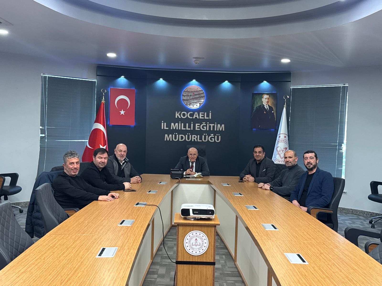 Izmit Belediyesinden Milli Egitim'e spor ziyareti (1)