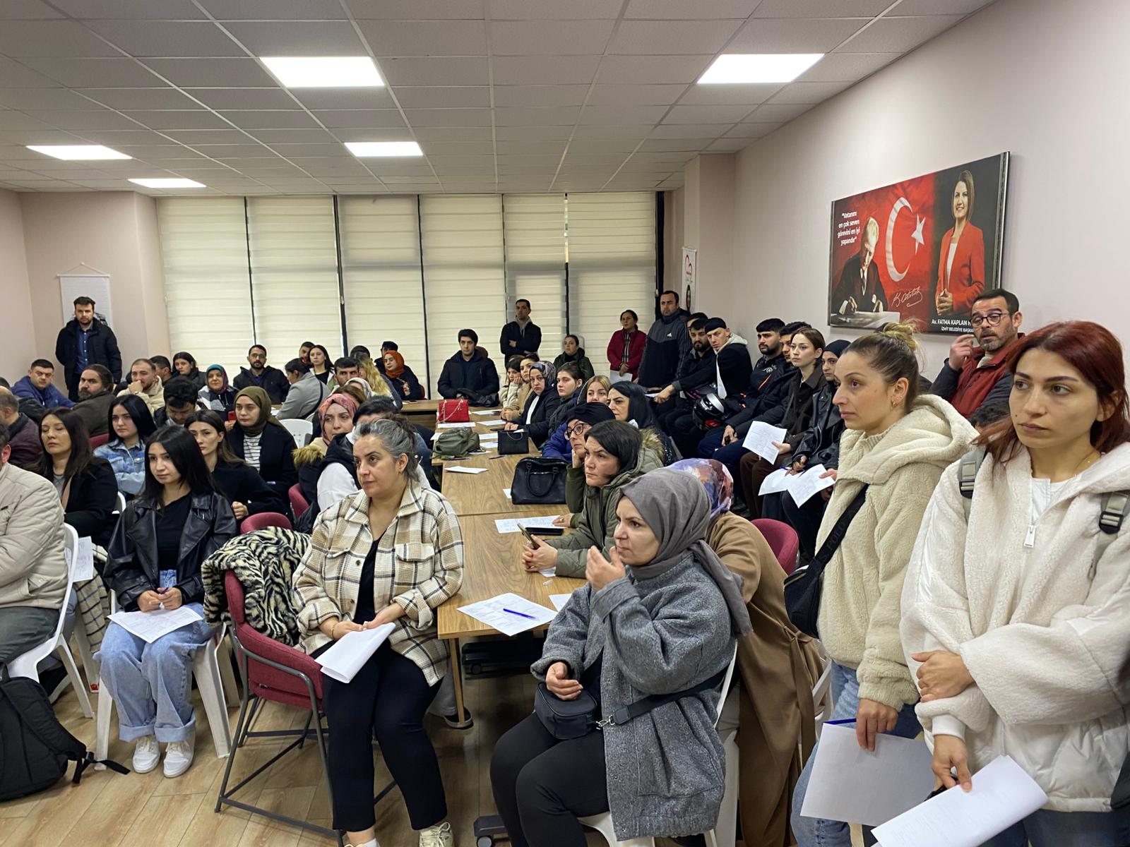 İzmit Belediyesinden istihdama köprü Firma ile vatandaş aynı masada (4)
