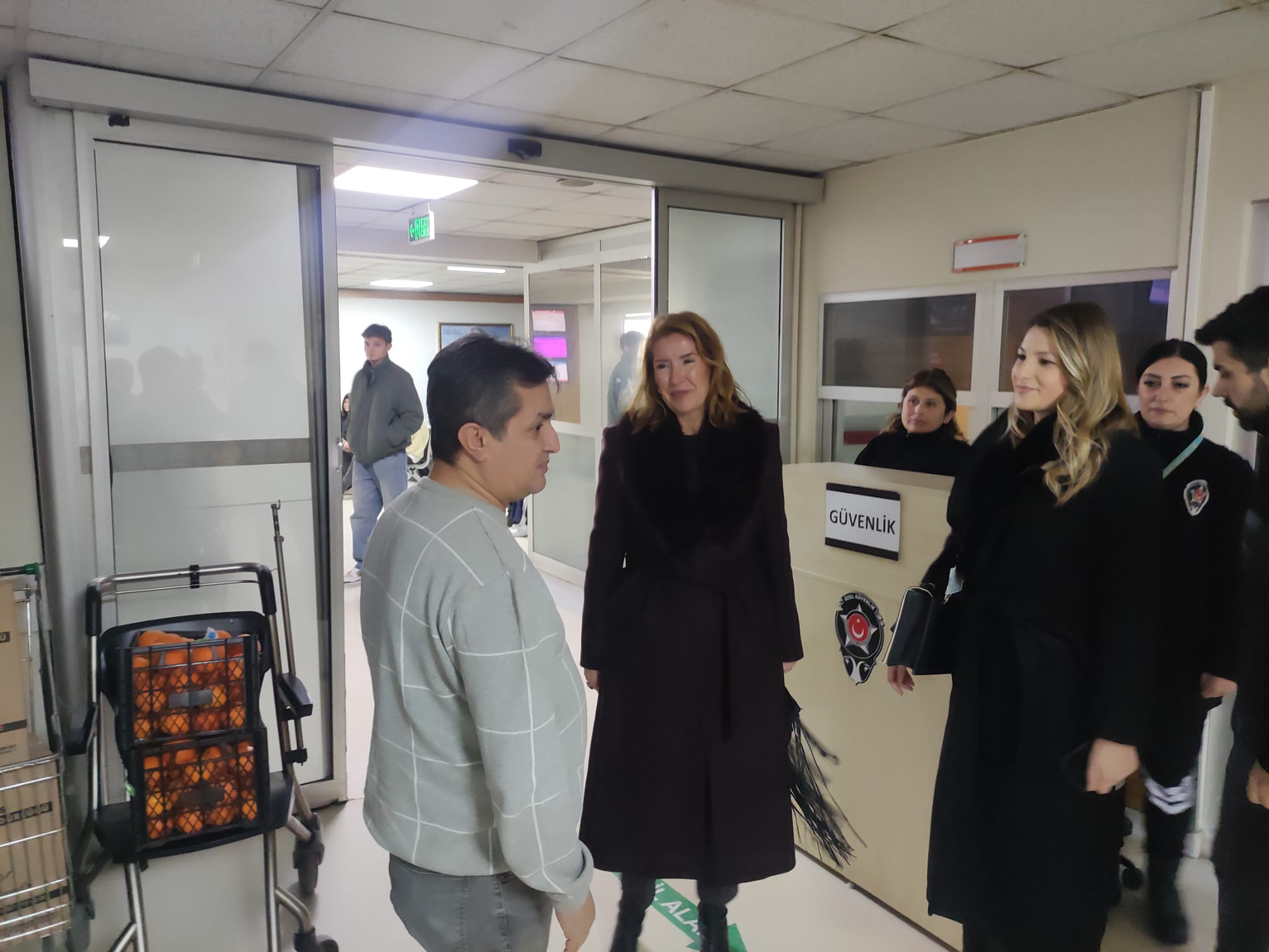 Izmit Belediyesinden saglik çalisanlarina 14 Mart Tip Bayrami ziyareti (4)