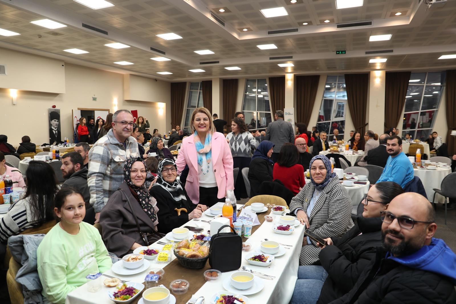 Izmit Belediyesinden sehit aileleri ve gazilere vefa sofrasi (2)