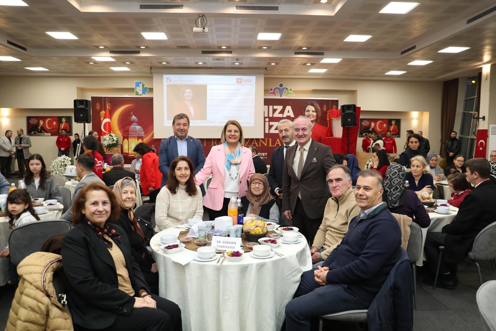 Izmit Belediyesinden sehit aileleri ve gazilere vefa sofrasi (4)