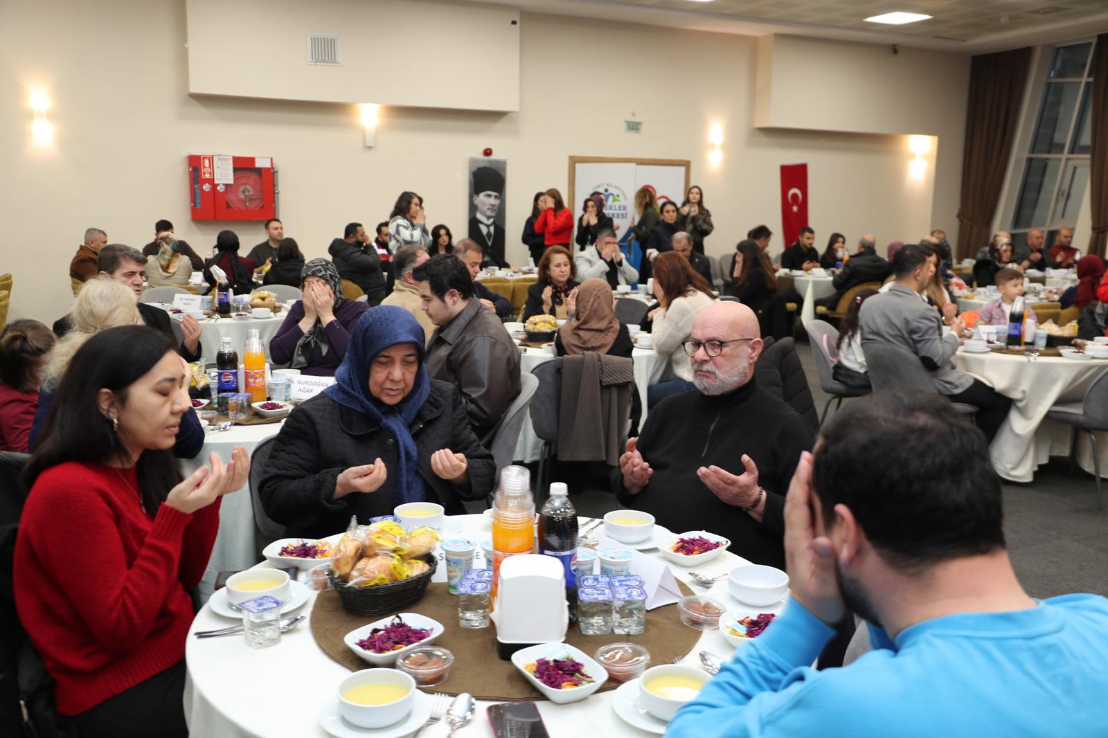 Izmit Belediyesinden sehit aileleri ve gazilere vefa sofrasi (5)