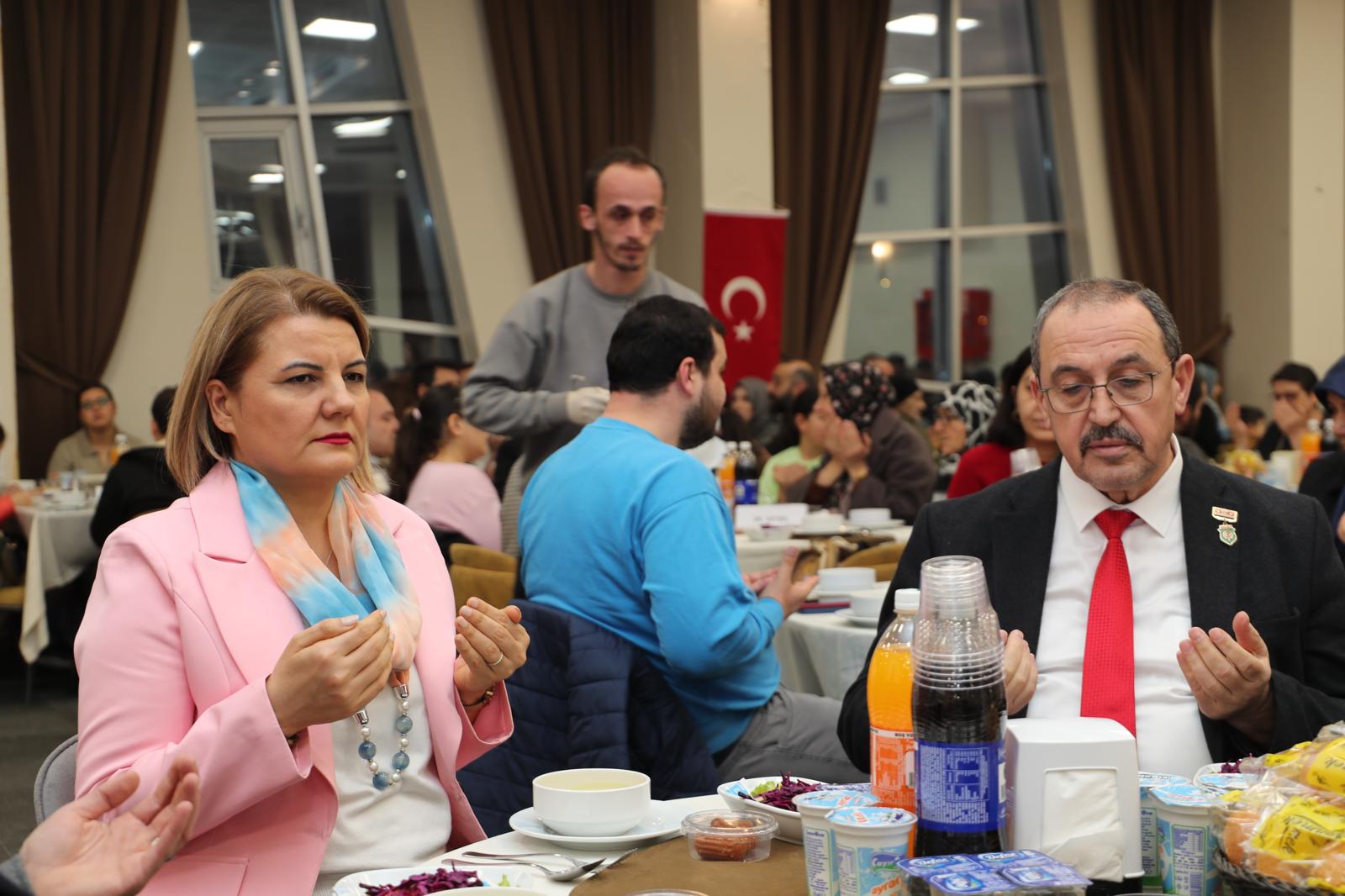 Izmit Belediyesinden sehit aileleri ve gazilere vefa sofrasi (8)