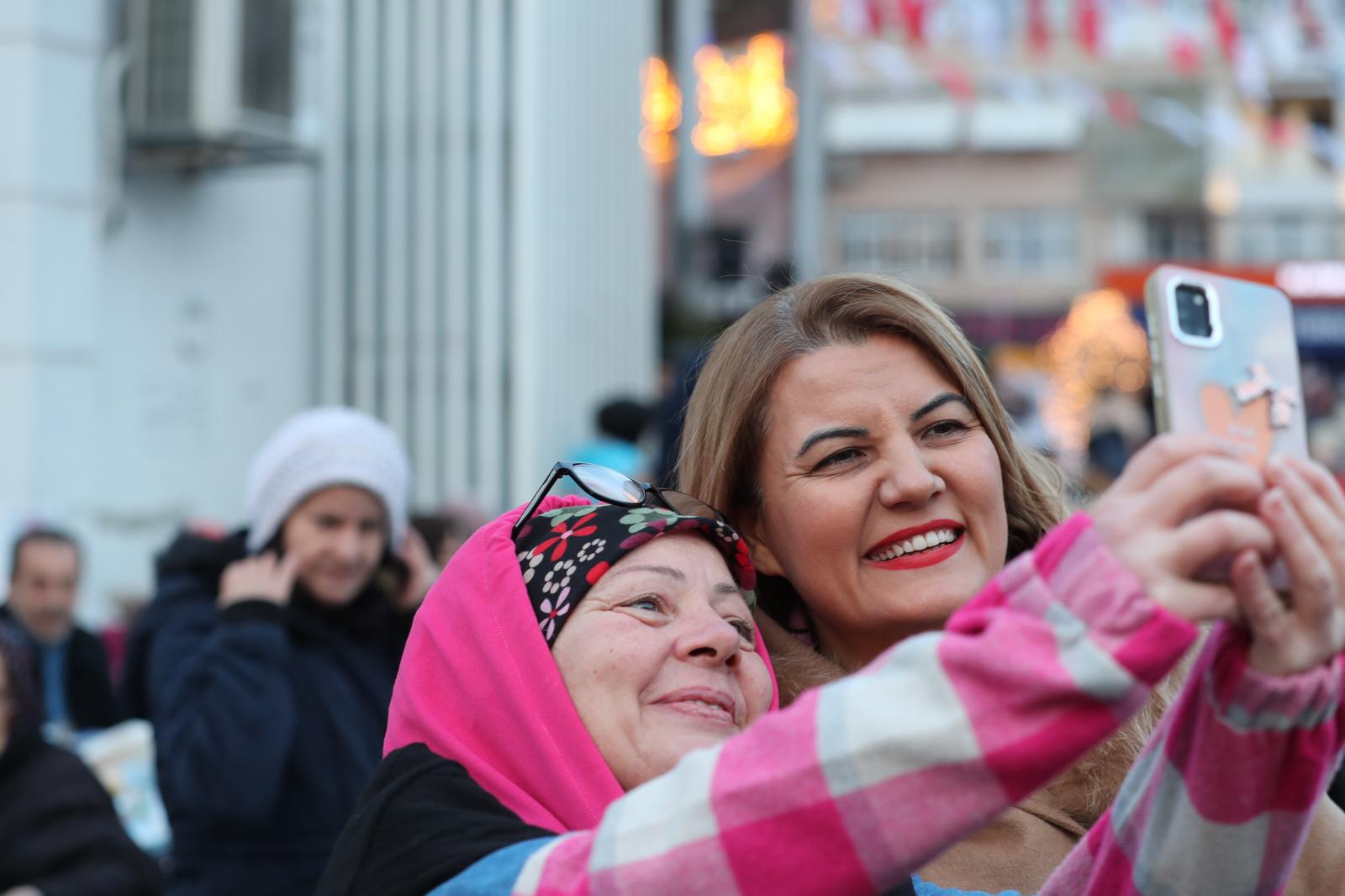 Izmit'te binlerce vatandas ayni iftar sonrasinda bulustu (13)