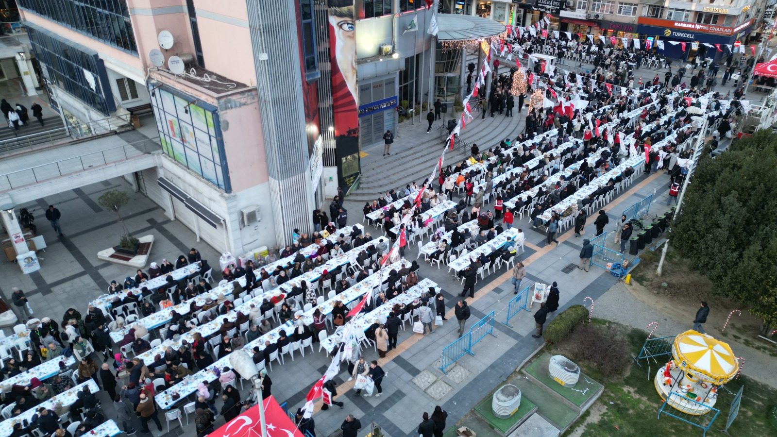 Izmit'te binlerce vatandas ayni iftar sonrasinda bulustu (5)