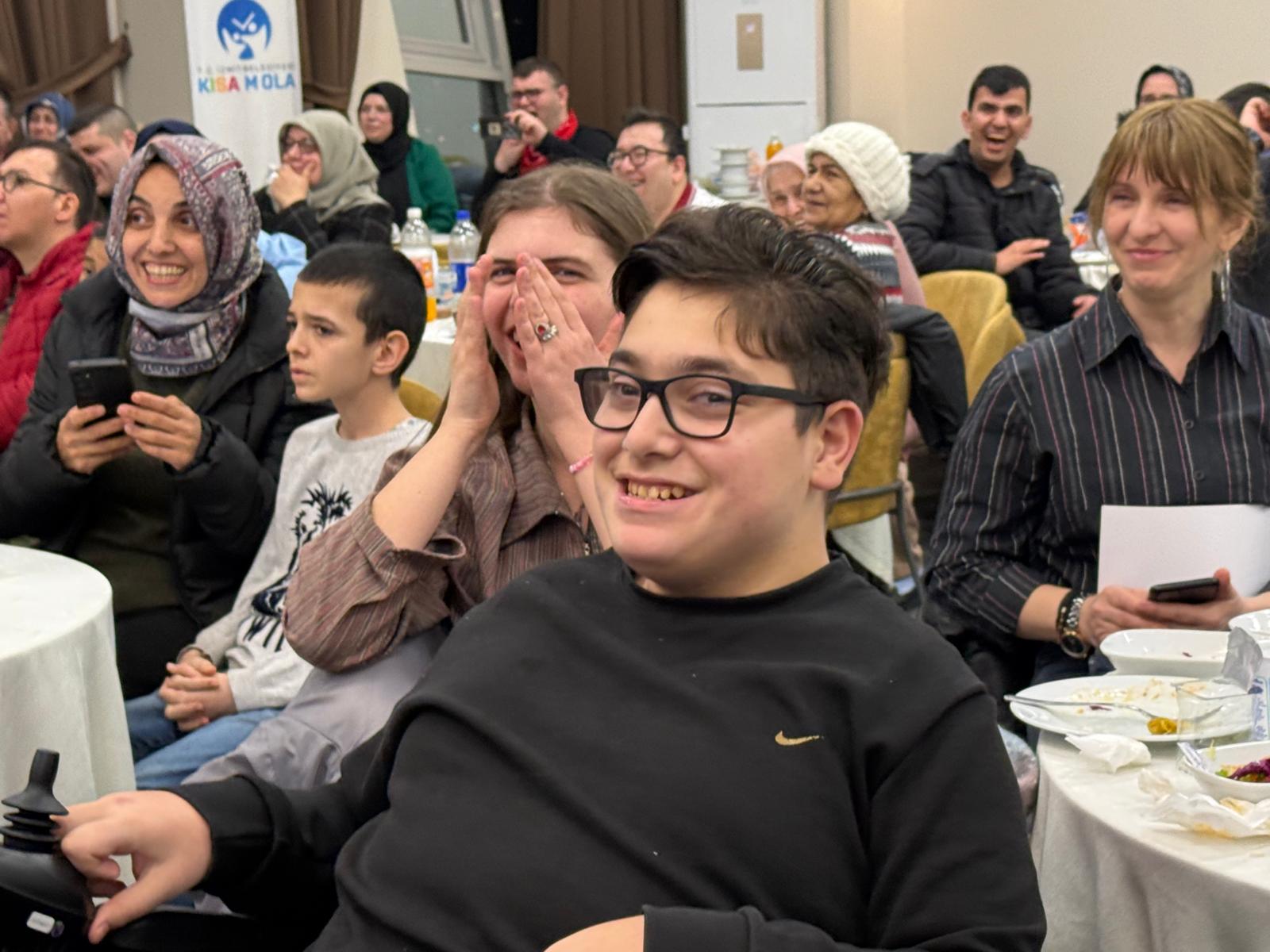 Izmit'te özel bireyler ve aileleri iftar sofrasinda bulustu (12) Izmit'te özel bireyler ve aileleri iftar sofrasinda bulustu (12)