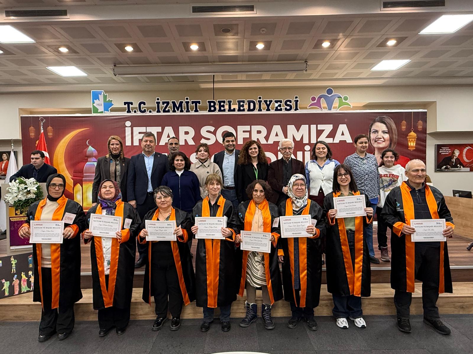 Izmit'te özel bireyler ve aileleri iftar sofrasinda bulustu (3) Izmit'te özel bireyler ve aileleri iftar sofrasinda bulustu (3)