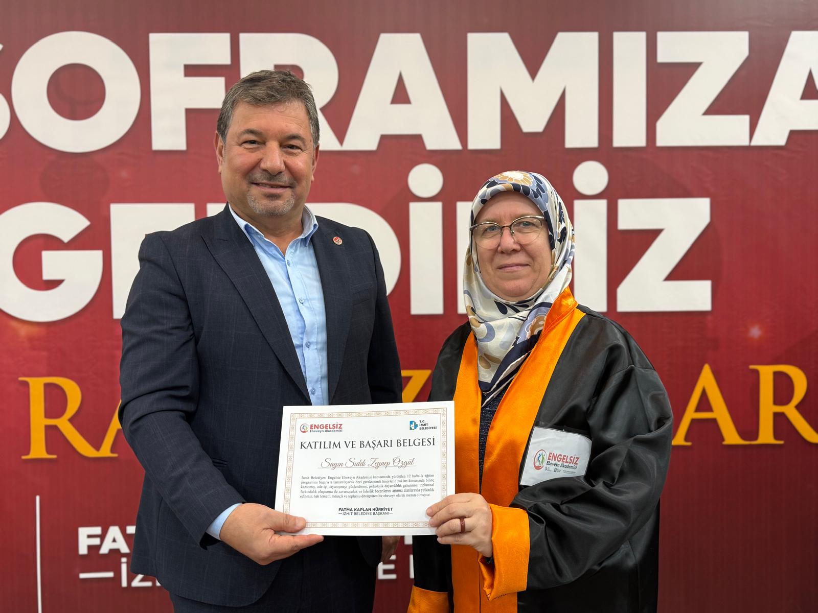 Izmit'te özel bireyler ve aileleri iftar sofrasinda bulustu (4) Izmit'te özel bireyler ve aileleri iftar sofrasinda bulustu (4)