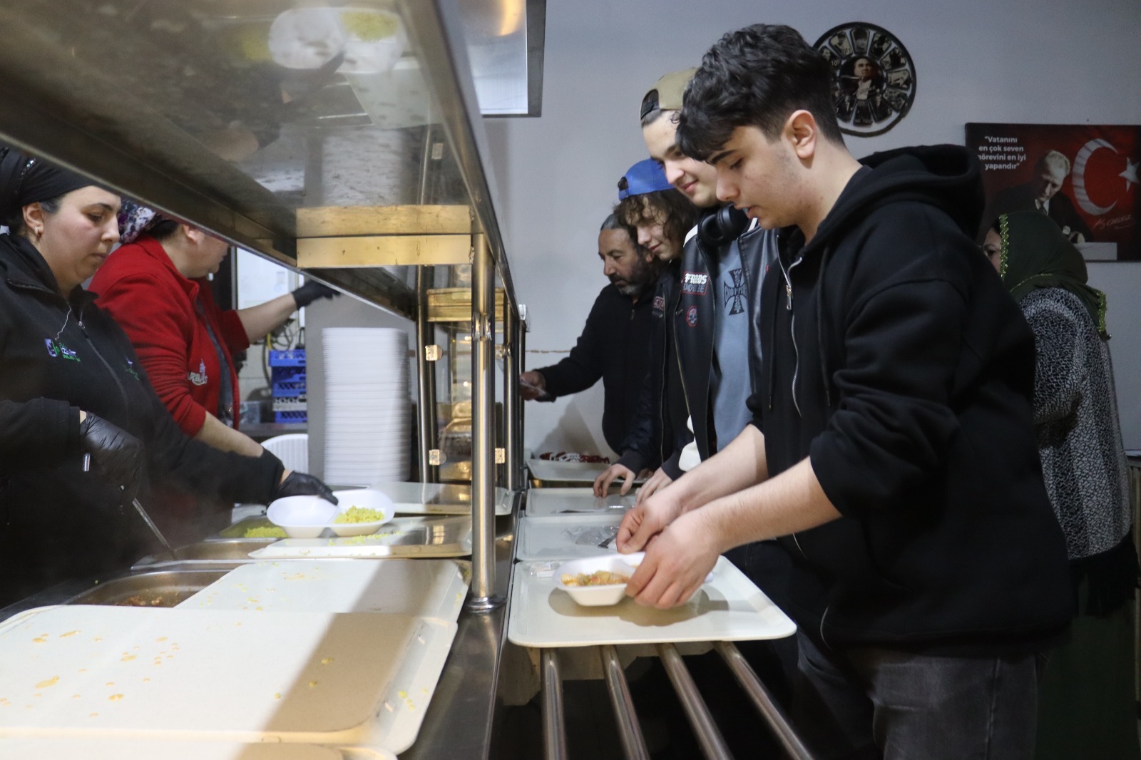 Kent Lokantalarinda ücretsiz iftar hizmeti sürüyor (10)