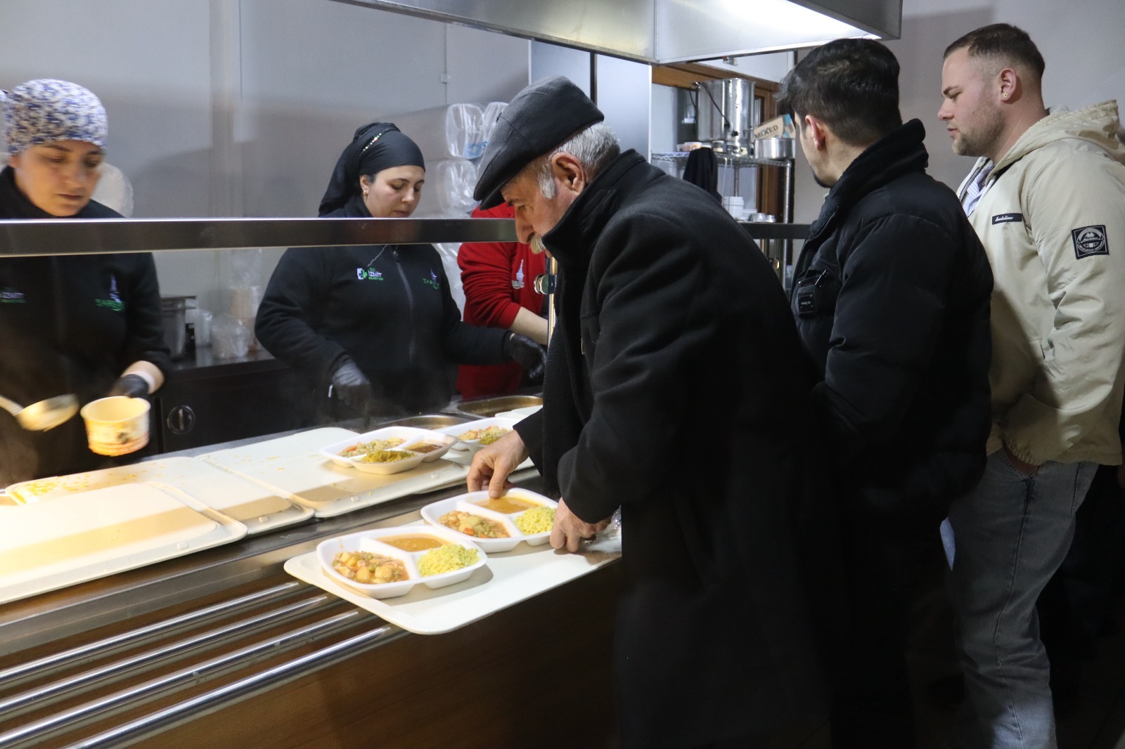 Kent Lokantalarinda ücretsiz iftar hizmeti sürüyor (8)