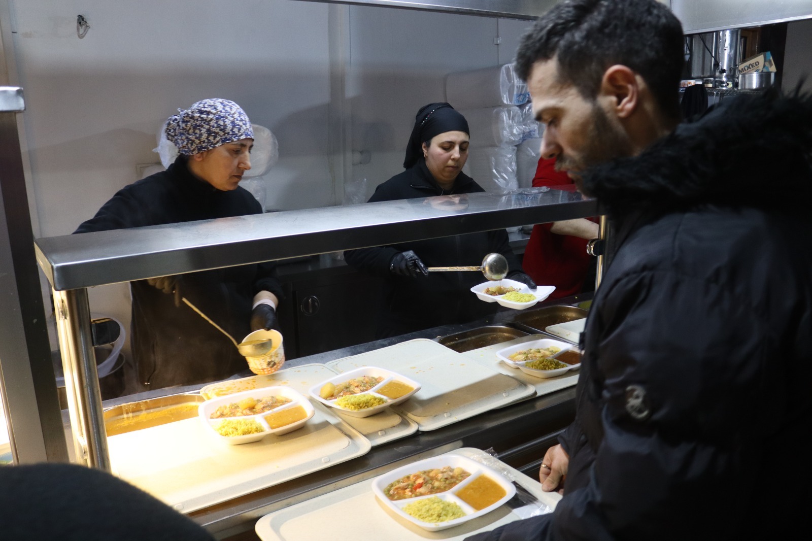 Kent Lokantalarinda ücretsiz iftar hizmeti sürüyor (9)
