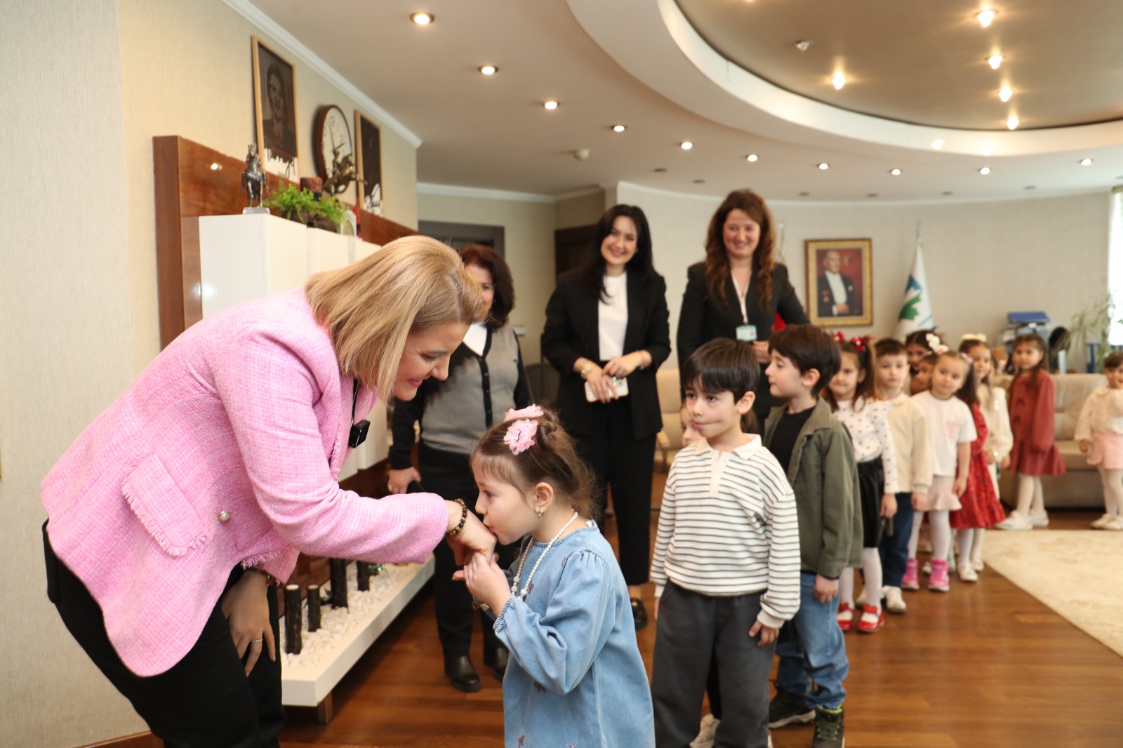 Miniklerden Fatma Baskan'a bayram sürprizi (7)