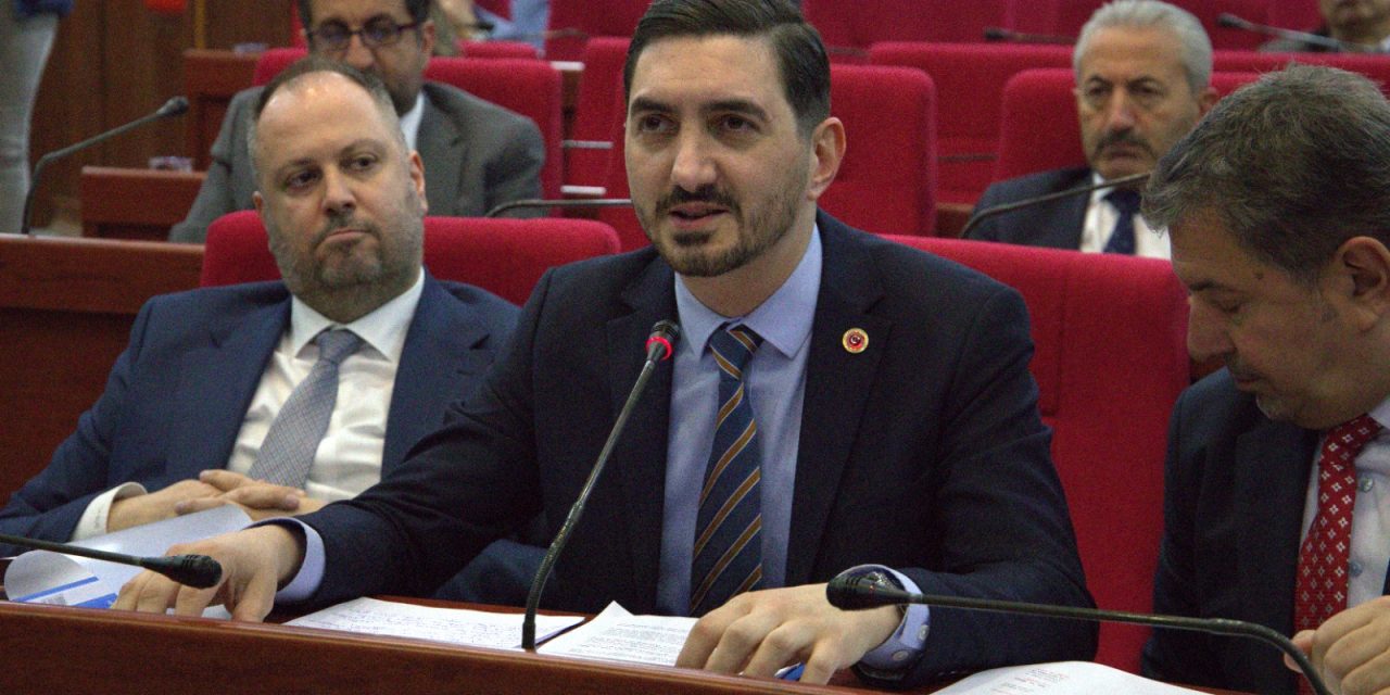 NAZIM GENÇTÜRK, “ÖĞRETMENLER SADECE ÖLMEMEK İSTİYOR”