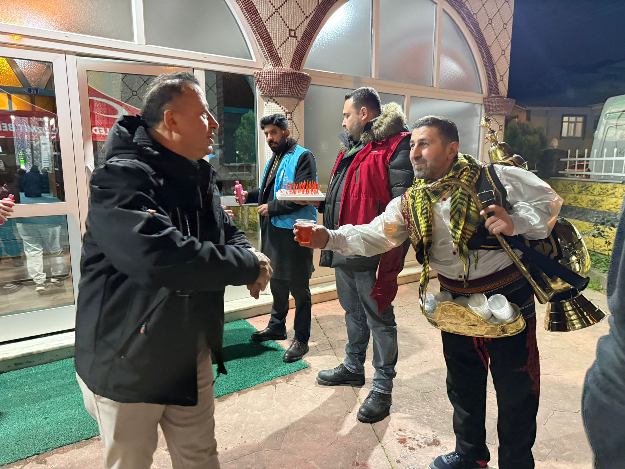 Ramazan'in bereketi Sirintepe Merkez Camii'nde paylasildi (3)