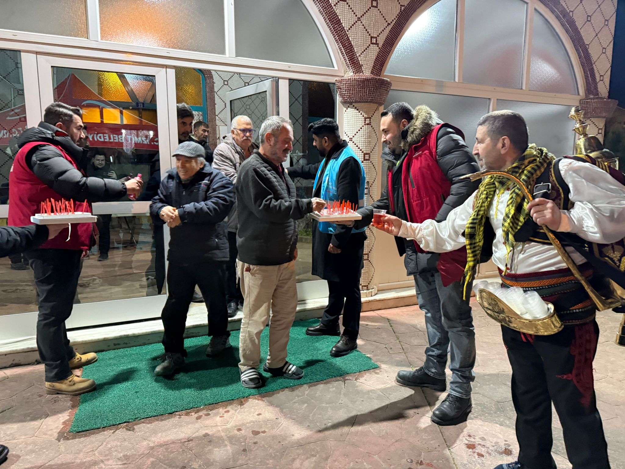 Ramazan'in bereketi Sirintepe Merkez Camii'nde paylasildi (4)