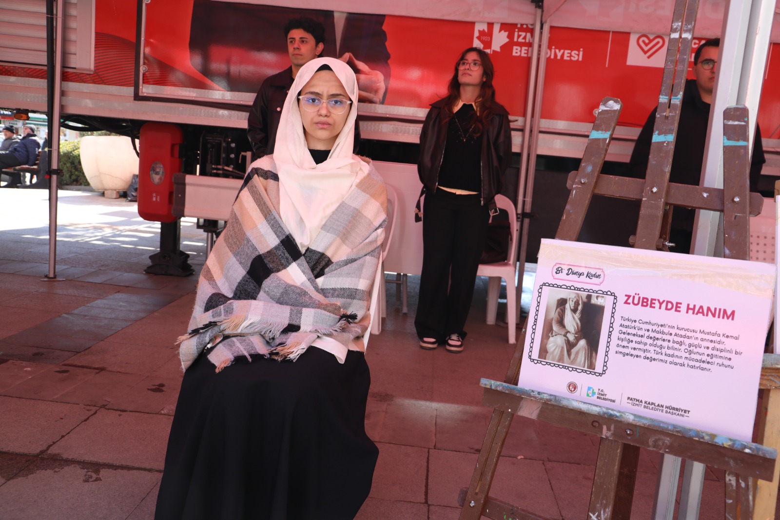 ‘Bi Dünya Kadın’ canlı heykel sergisi (11)