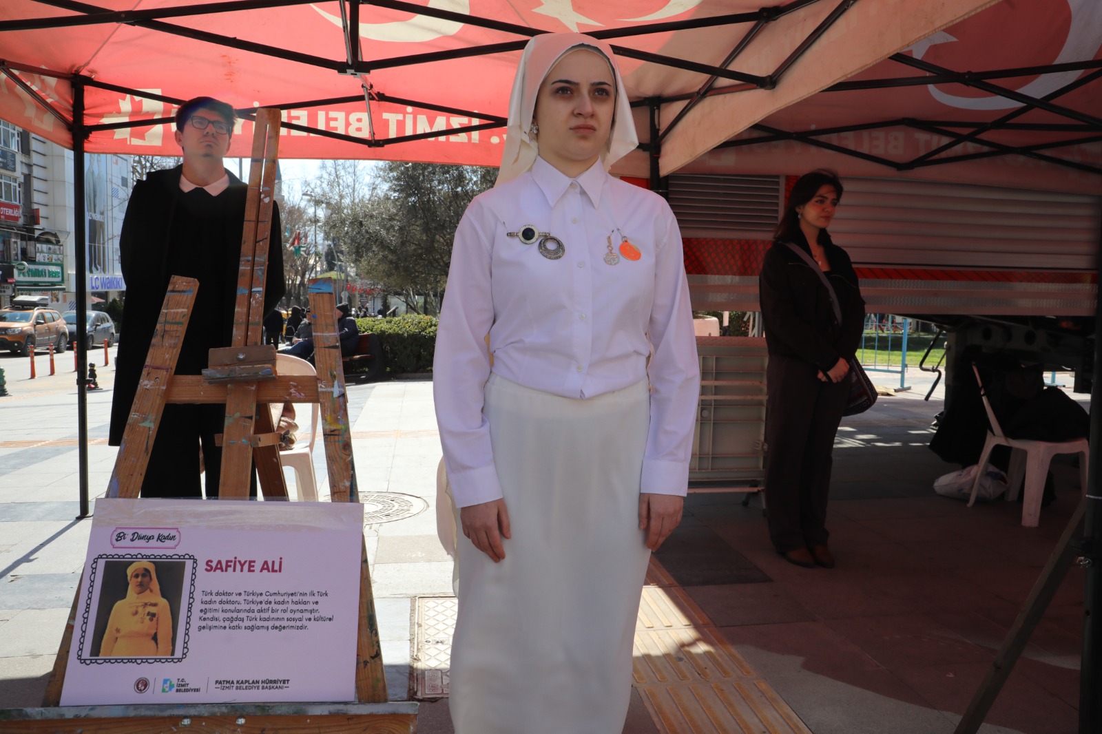 ‘Bi Dünya Kadın’ canlı heykel sergisi (12)
