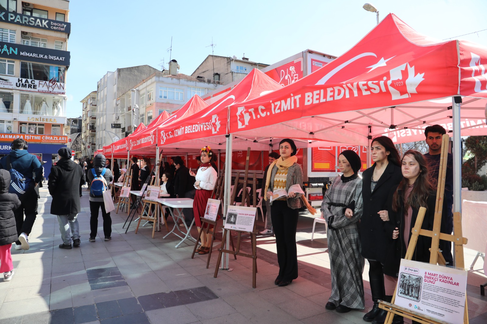 ‘Bi Dünya Kadın’ canlı heykel sergisi (19)
