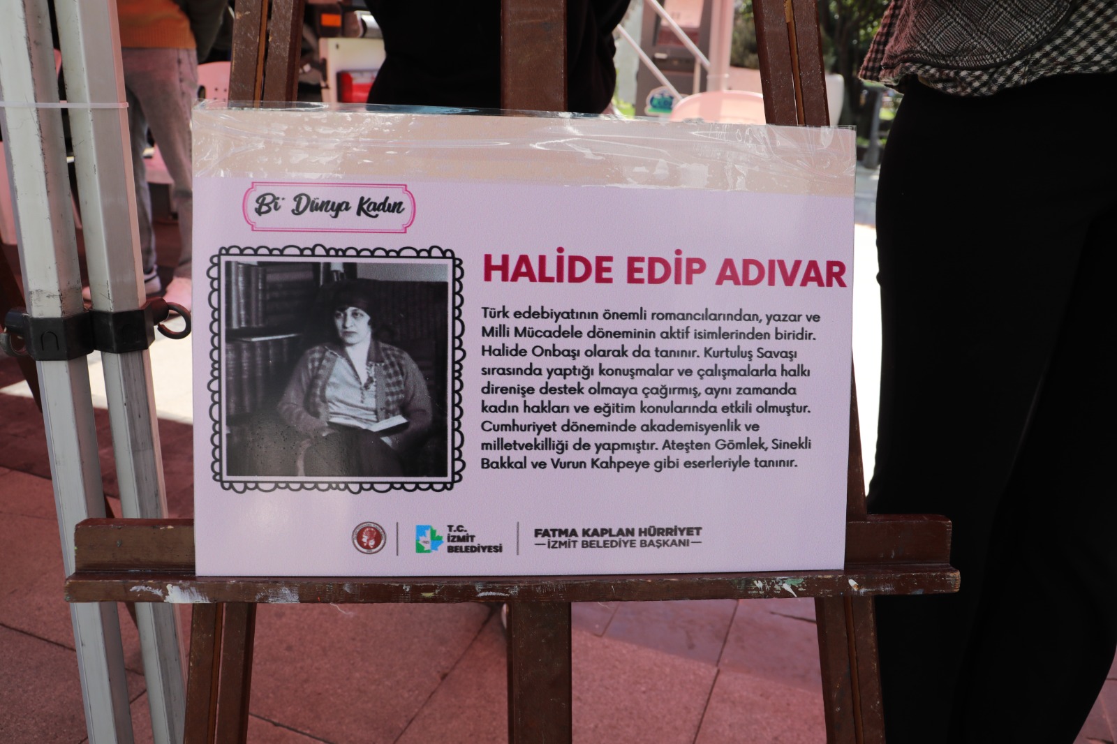 ‘Bi Dünya Kadın’ canlı heykel sergisi (20)