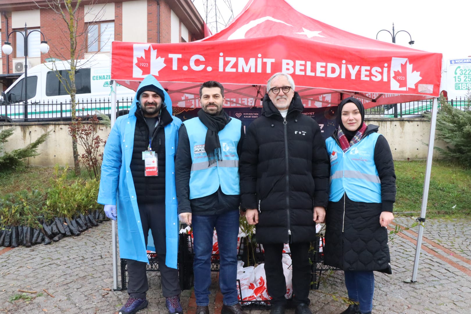 Arife günü binlerce fide dağıtıldı (13)
