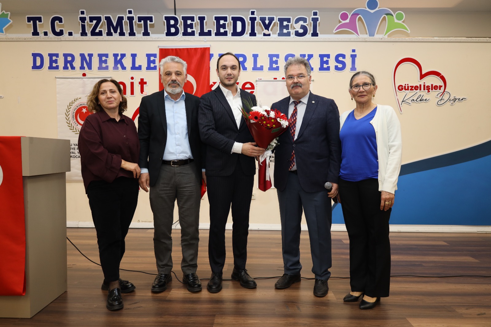 Çiçek Takdimi Çiçek Takdimi