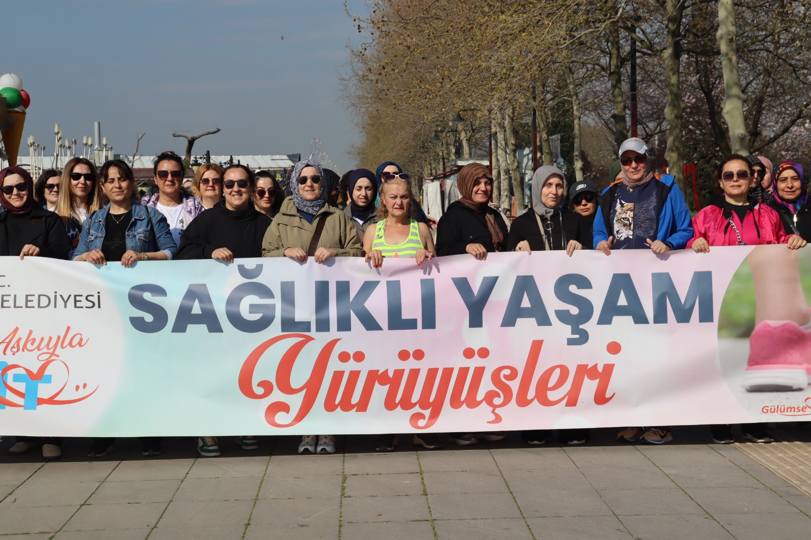 Dünya Sağlık Günü’nde İzmitli kadınlar sağlık için yürüdü (1)
