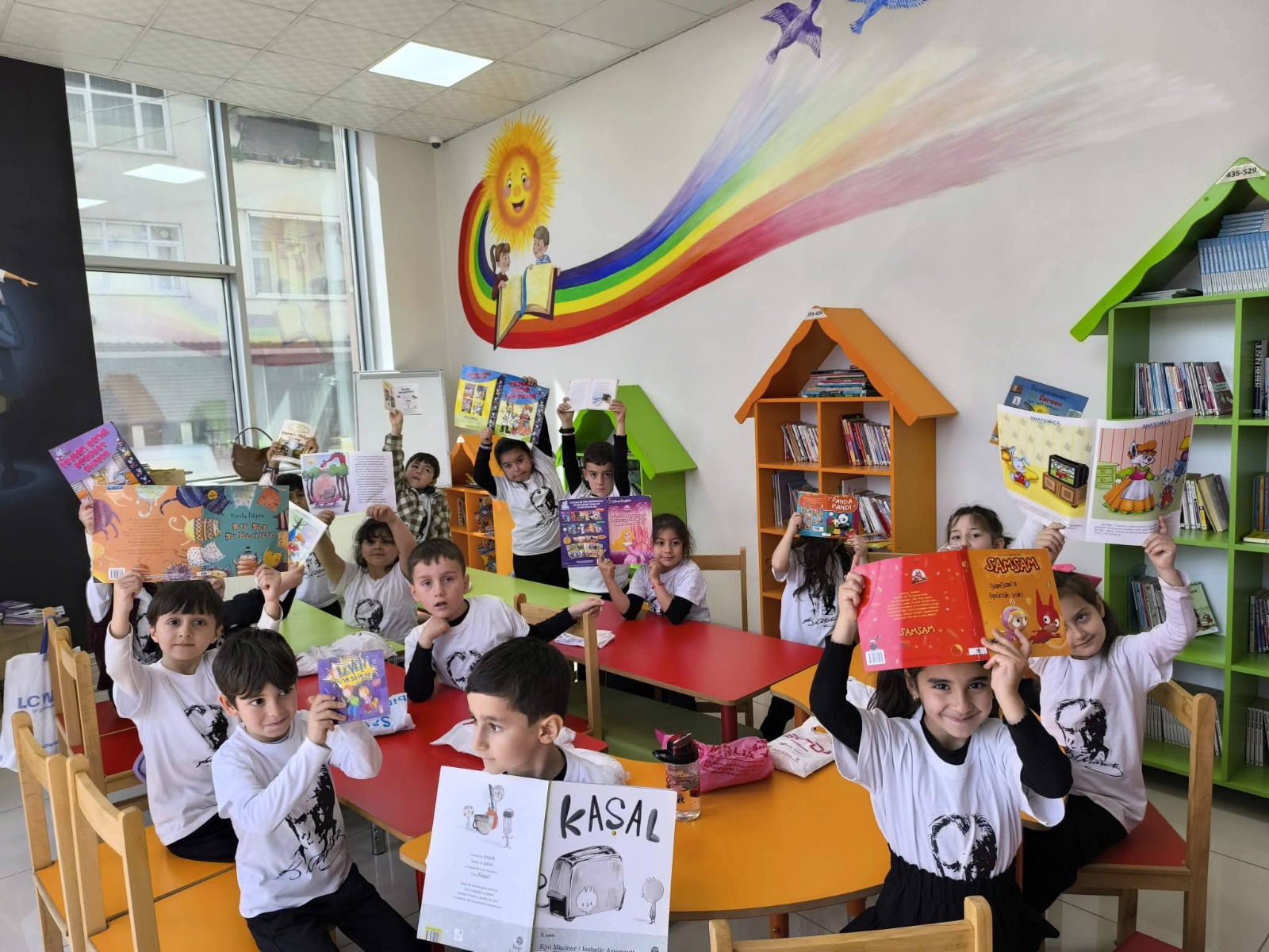 İZGİM Çocuk Kütüphanesi, Kütüphane Haftası’nda öğrencileri ağırladı (2) İZGİM Çocuk Kütüphanesi, Kütüphane Haftası’nda öğrencileri ağırladı (2)