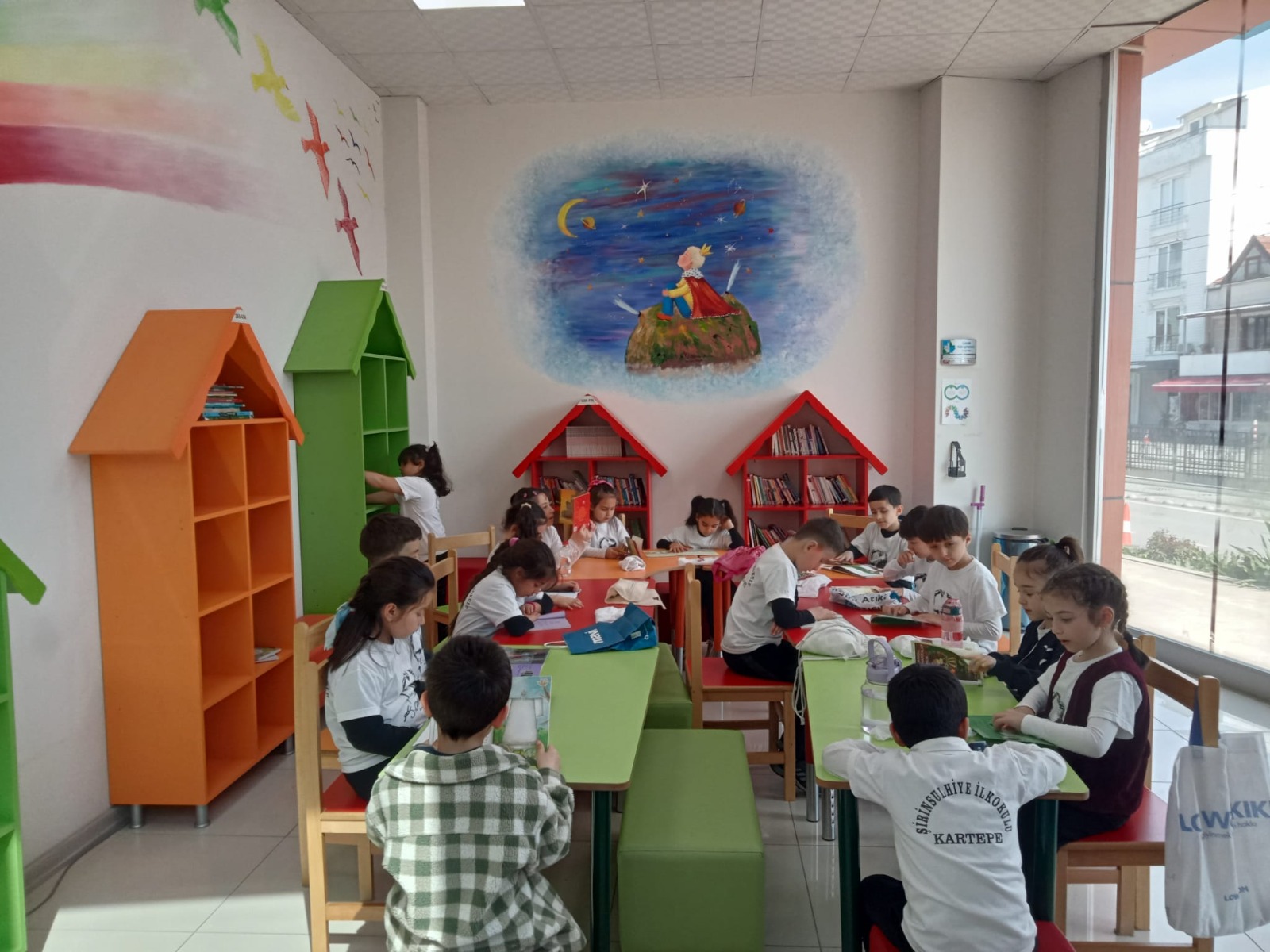 İZGİM Çocuk Kütüphanesi, Kütüphane Haftası’nda öğrencileri ağırladı (5) İZGİM Çocuk Kütüphanesi, Kütüphane Haftası’nda öğrencileri ağırladı (5)