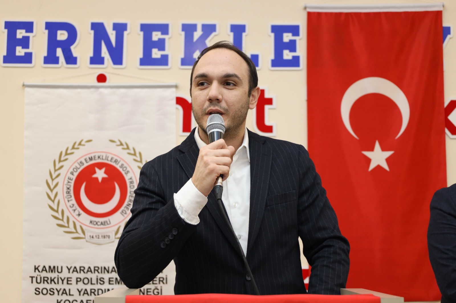 İzmit Belediyesi Dernekler Masası Başkanı Eray Bodur İzmit Belediyesi Dernekler Masası Başkanı Eray Bodur