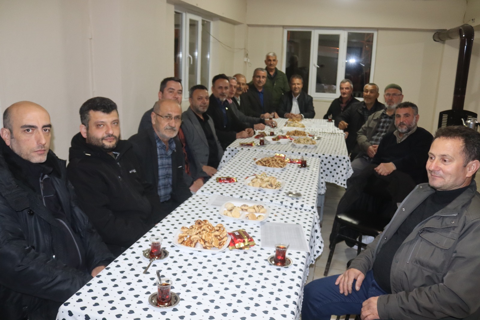 Izmit Belediyesi Dügmeciler'de üreticilerle bulustu (3) Izmit Belediyesi Dügmeciler'de üreticilerle bulustu (3)