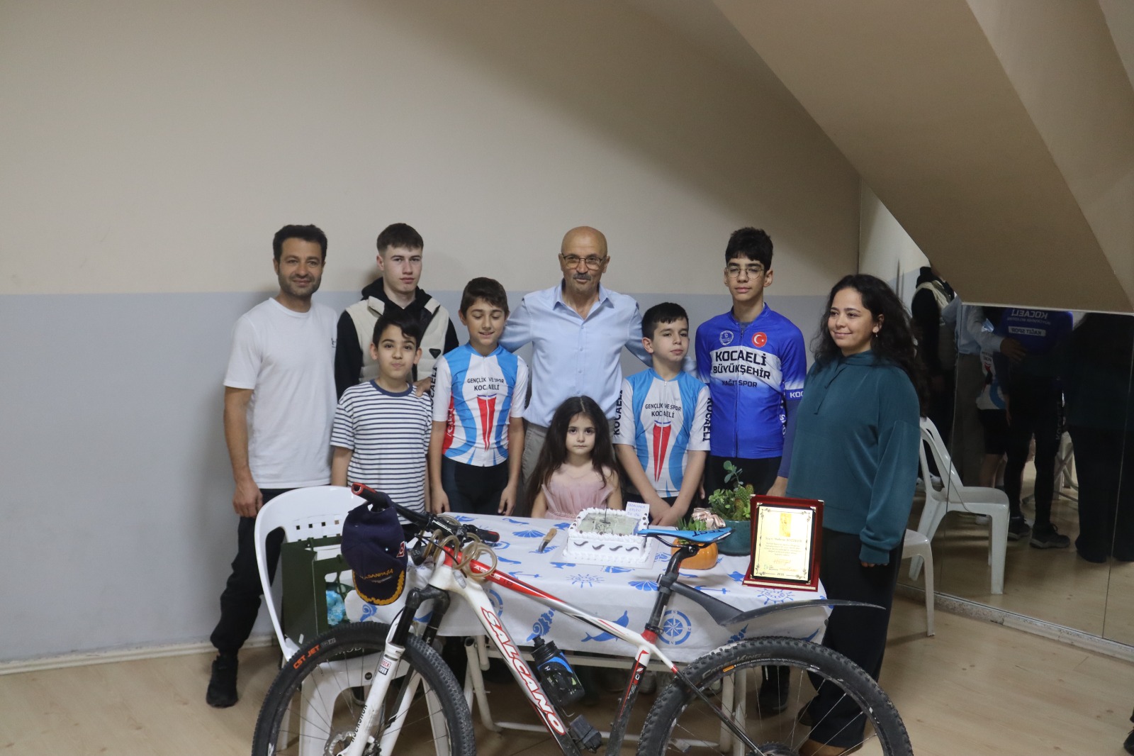 Izmit Belediyesi Egitmeni Mehmet Bozdemir'e 50. yil onuru (5)
