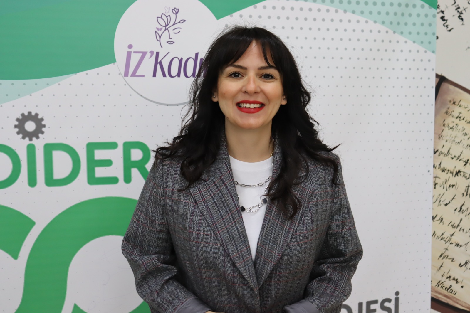 İzmit Belediyesi Kadın ve Aile Hizmetleri Müdürü Burcu Bineklioğlu İzmit Belediyesi Kadın ve Aile Hizmetleri Müdürü Burcu Bineklioğlu