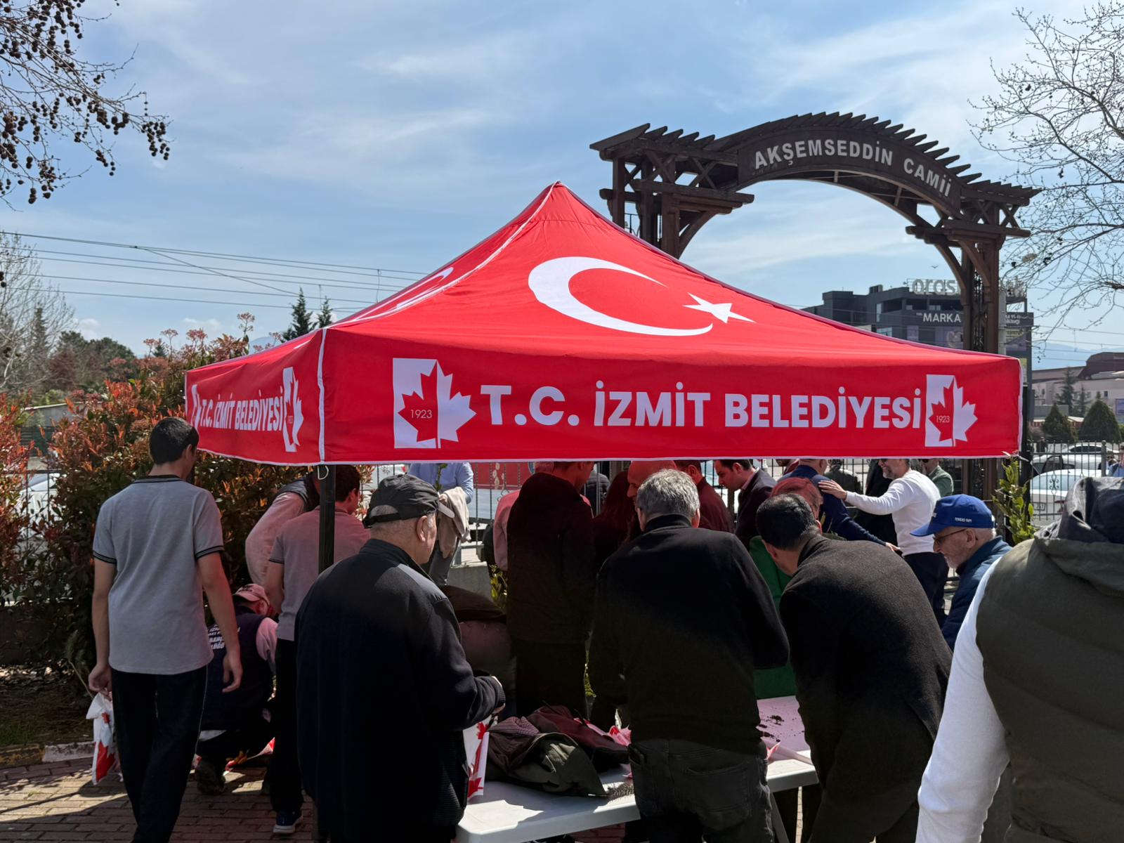 İzmit Belediyesi, Orman Haftası’na özel 2020 fidan dağıttı (3)