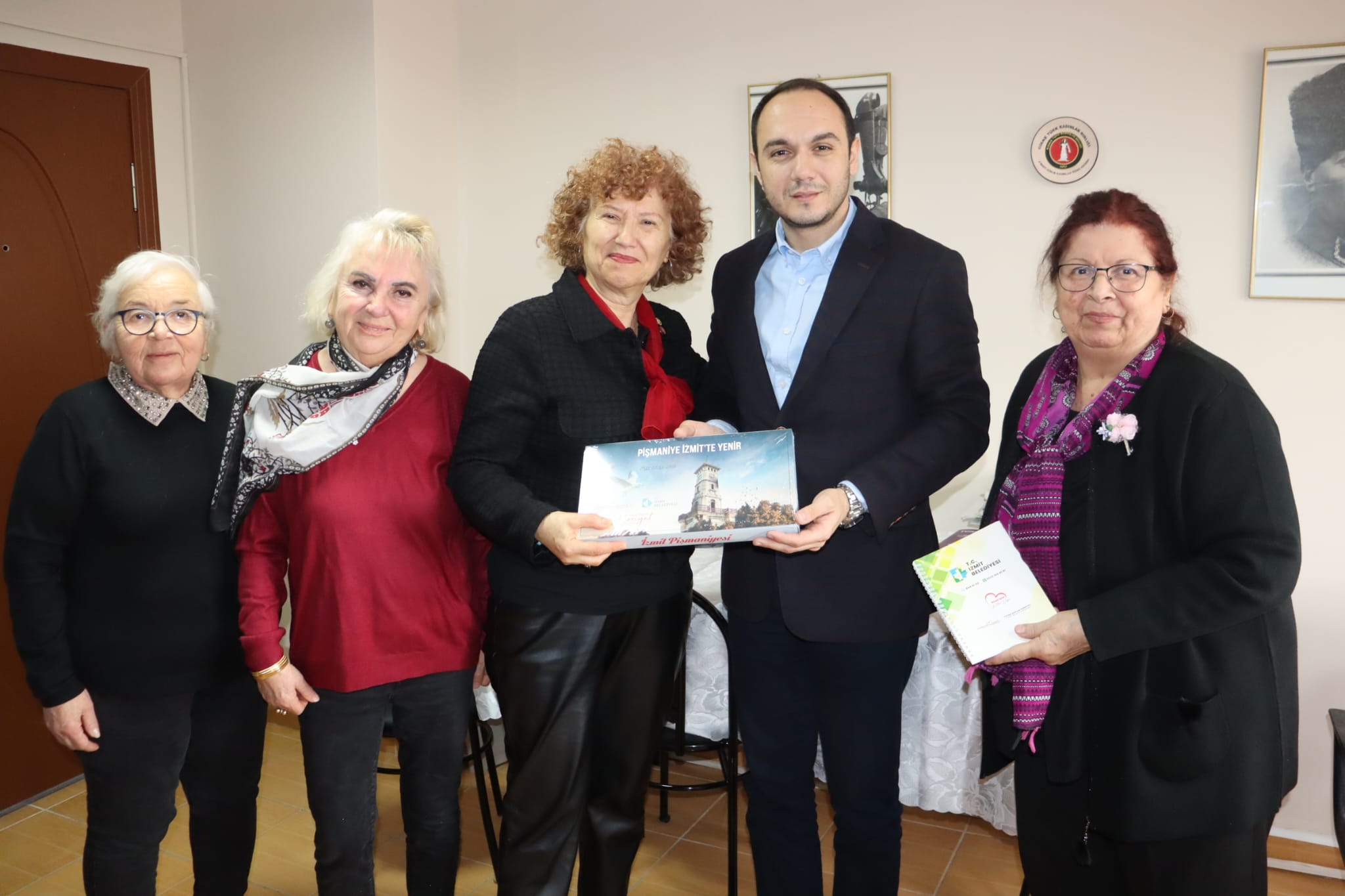 Izmit Belediyesinin kentteki derneklere ziyaretleri devam diyor (2) Izmit Belediyesinin kentteki derneklere ziyaretleri devam diyor (2)
