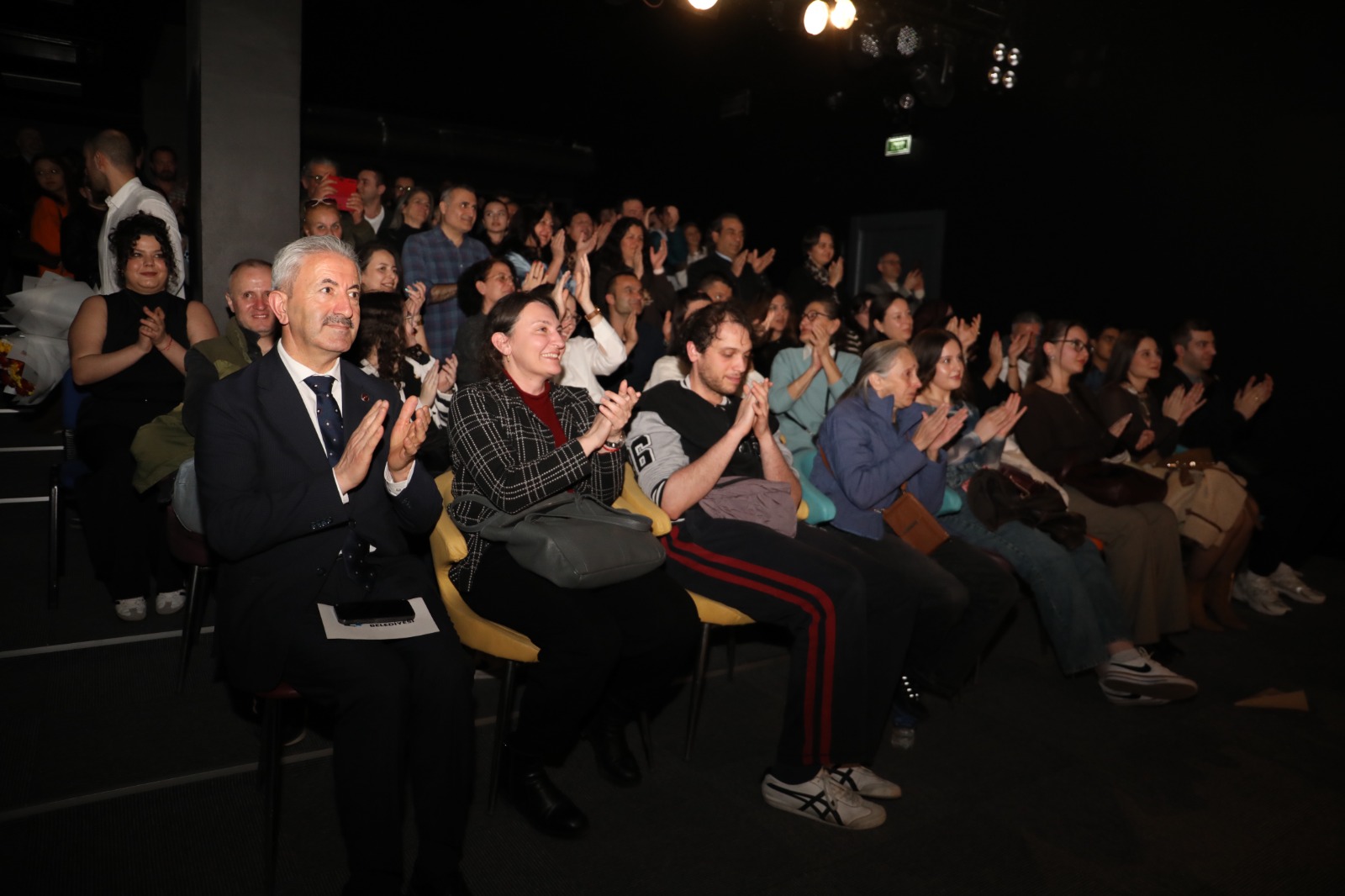 İzmit’in yeni sanat sahnesi Bir Delinin Hatıra Defteri ile açıldı (2)