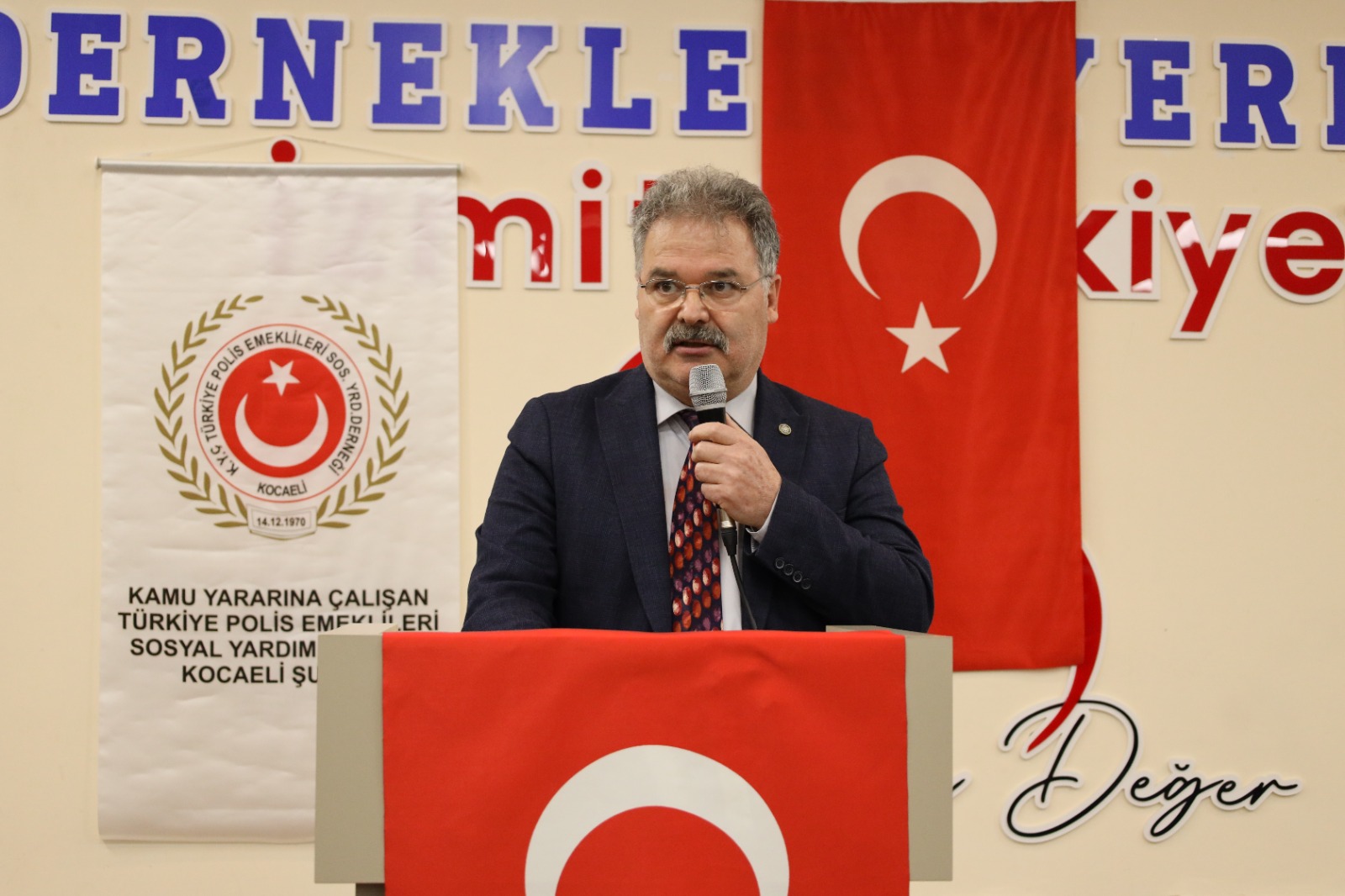 Kamu Yararına Çalışan Türkiye Polis Emeklileri Sosyal Yardım Derneği Başkanı Mehmet Kel Kamu Yararına Çalışan Türkiye Polis Emeklileri Sosyal Yardım Derneği Başkanı Mehmet Kel