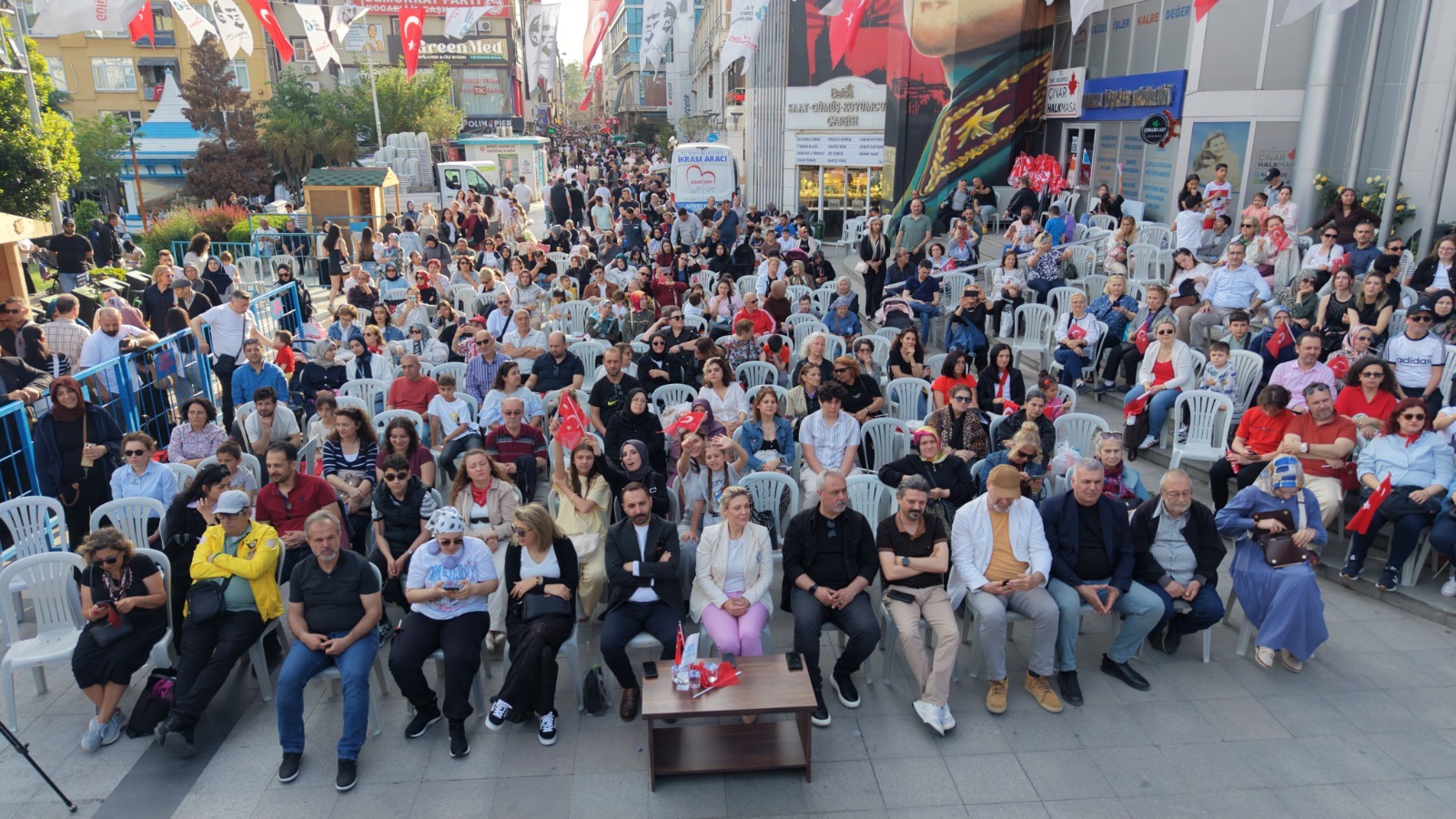 19 Mayis coskusu Izmit Belediye Meydani'ni doldurdu (11)
