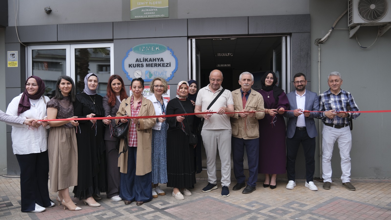 Alikahya IZMEK kursiyerlerinin el emegi ürünleri görücüye çikti (10)