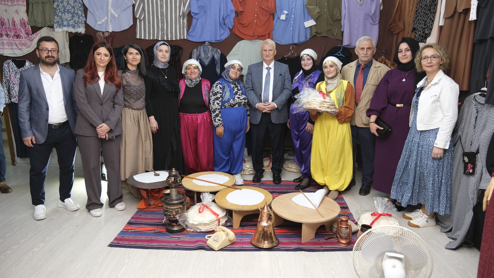 Alikahya IZMEK kursiyerlerinin el emegi ürünleri görücüye çikti (2)